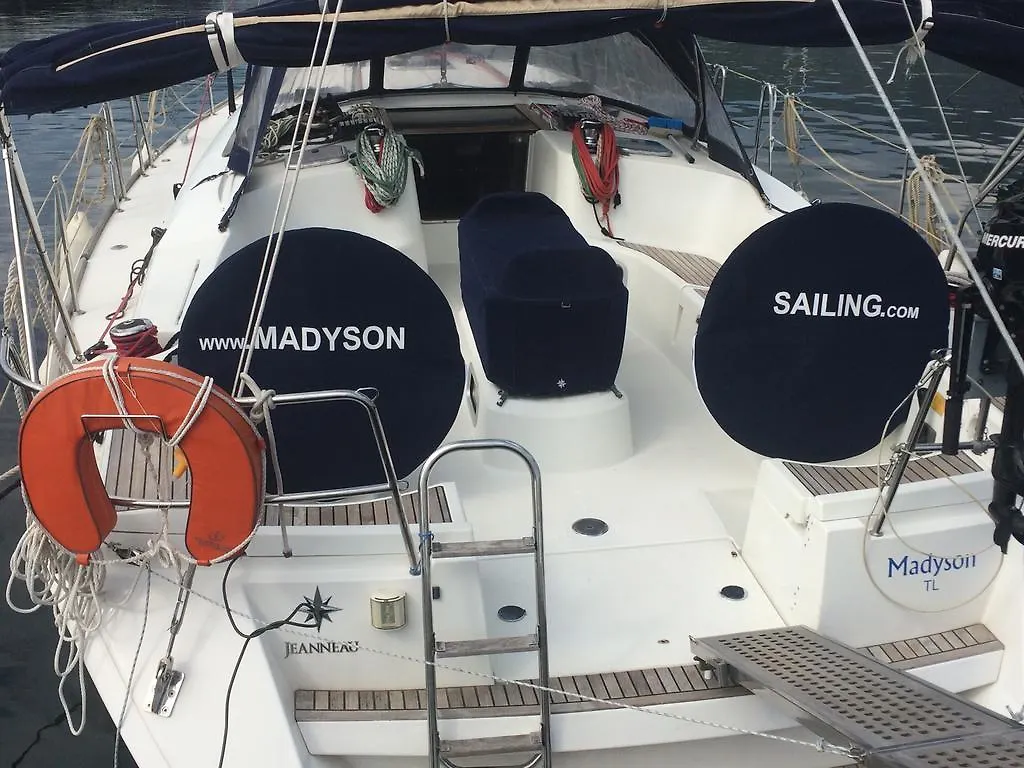ホテル Madyson Sailing ラ・スペツィア 船上ホテル