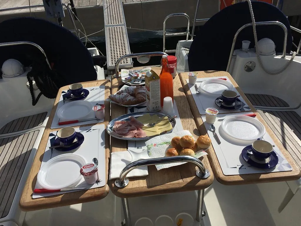 船上ホテル ホテル Madyson Sailing ラ・スペツィア